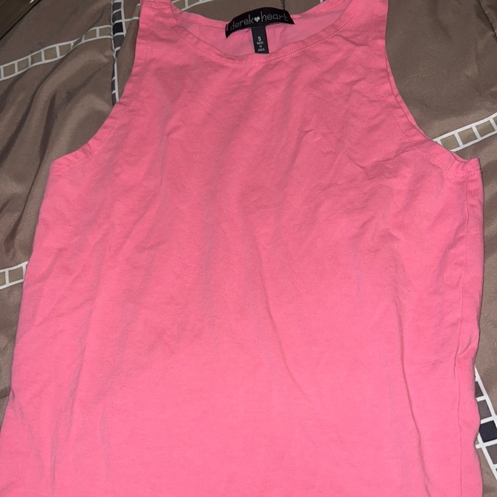 pink tank top